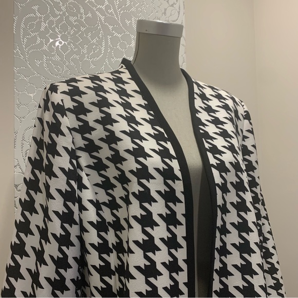 Tahari | Black & White Houndstooth Patterned Open-Front Blazer - Picture 2 of 9